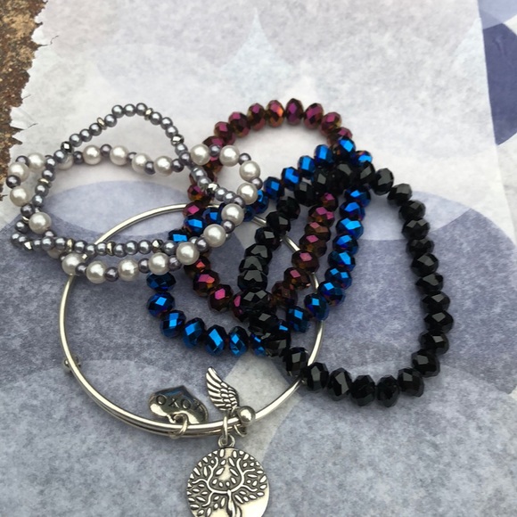 Set of three different bracelets - Picture 6 of 6